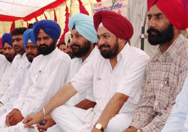 Lok Bhalai Party chief Balwant Singh Ramoowalia and other party leaders at a public meeting at Matta village in Faridkot