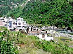 Unauthorised houses have come up within the Municipal Council limit in Mandi district along the Beas riverbed