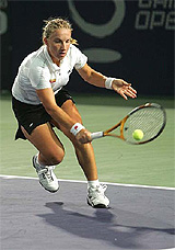 US Open champion Svetlana Kuznetsova of Russia returns a backhand against China�s Li Na 