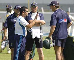 Sachin Tendulkar in discussion with Australian cricketers Adam Gilchrist and Shane Warne 