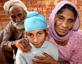 Jagsir celebrates the momentary reunion with his parents who are now recuperating at Gurdwara Kanudki Saheb in Nabha.
