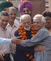 Former Prime Minister I. K. Gujral is welcomed by friends at the Wagah joint check post