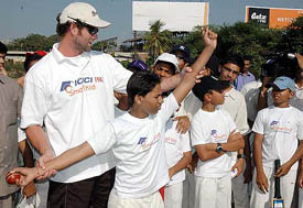 New Zealand ace cricketer Chris Cairns conducts ICICI Prudential's cricket clinic