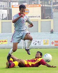 Kerala and Railways players in action during the quarterfinal match of the Santosh Trophy at Ambedkar Stadium, New Delhi, on Thursday.