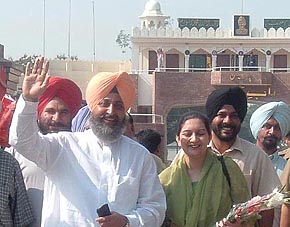 The team that visited Pakistan under the leadership of Public Works Department Minister Partap Singh Bajwa returned on Thursday.