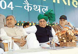 Former Union Railway Minister Nitish Kumar, Haryana Chief Minister Om Prakash Chautala and former Chiec Minister of Jammu and Kashmir Farooq Abdullah at a state-level Haryana Day function at Kaithal