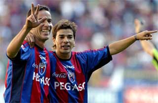 Atlante's striker Luis Gabriel Rey of Colombia celebrates with teammate