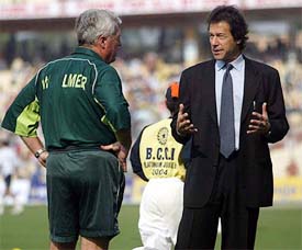 Former Pakistan captain Imran Khan chats with Pakistan coach Bob Woolmer prior to the one-day match between India and Pakistan in Kolkata