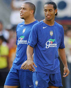 Brazilian strikers Ronaldinho of Barcelona and Ronaldo of Real Madrid chat during a training session at a stadium in Guayaquil, Ecuador, on Tuesday