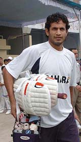 Indian pace bowler Irfan Pathan entering the Green Park stadium in Kanpur for practice on Thursday