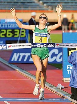 Bruna Genovese of Italy crosses the finish line to win the Tokyo International Women�s Marathon at the National Stadium