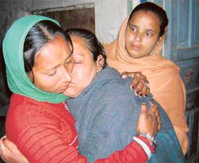 Karamjit�s mother being consoled by relatives in Patiala