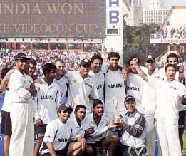 Indian team with trophy after victory over South Africa on the last day of the second and last Test in Kolkata