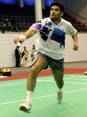 India�s No.4 ranked player Sachin Ratti plays a return shot to Pakistan Punjab�s Zeeshan Umer during the Indo-Pak Punjab Games at the multipurpose indoor hall in Patiala 