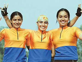Gurpreet Kaur of India, who won the gold in 500m time trial, flanked by Manpreet Kaur and Kulwinder Kaur 