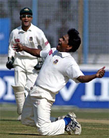 Bangladesh�s Mohammad Rafique and wicketkeeper Khaled Mashud celebrate the dismissal of India�s VVS Laxman on the second day of the second Test in Chittagong on Saturday. 