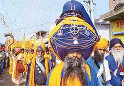 Major Singh, a Nihang, who was wearing a 35-kg turban,was the centre of attraction during the procession taken out on the concluding day of the Shaheedi Samagam at Chamkaur Sahib on Tuesday.