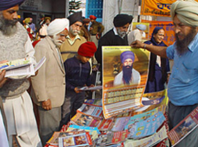 Bhindranwale�s posters and literature were in demand on the concluding day of the Shaheedi Samagam at Chamkaur Sahib on Tuesday.