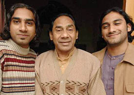 Pakistani vocalist Ustad Hussain Bakhsh Khan and his sons Chand Khan and Suraj Khan in Jalandhar to perform at 129th Shree Baba Harballabh Sangeet Sammelan.
