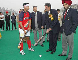 Kapil Dev chats with hockey international Jugraj Singh before the final of the All-India Ramesh Chander Hockey Tournament in Jalandhar 