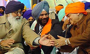 Mr Parkash Singh Badal shakes hand with former Chief Minister of Delhi Madan Lal Khurana at a rally in Fatehgarh Sahib on Saturday. 