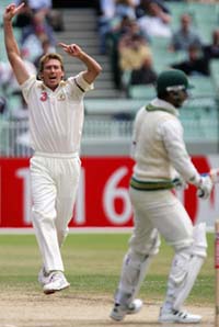 Australia�s Glenn McGrath appeals successfully for the wicket of Pakistan�s Abdul Razzaq during the fourth day�s play of the second Test