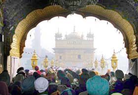 Thousands of devotees pay obeisance at the Golden Temple in Amritsar on the birth anniversary of Guru Gobind Singh