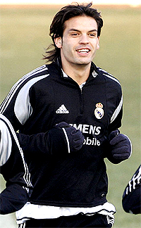 Spanish striker Fernando Morientes runs with his Real Madrid team-mates during a training session in Madrid