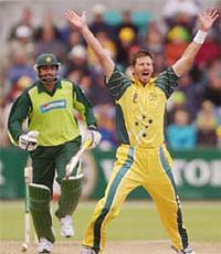 Pakistan's captain Inzamam-ul-Haq, left, begins to run as Australia's bowler Michael Kasprowicz appeals for LBW
