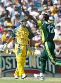 Pakitan's Abdul Razzaq (right) celebrates as he runs past a dejected Australian batsman, Ricky Ponting during a one-day match in Perth