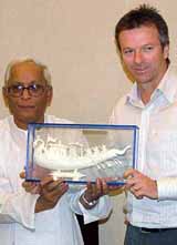West Bengal Chief Minister Buddhadeb Bhattacharya presenting a gift to former Australian cricket captain Steve Waugh when the latter called on him in Kolkata
