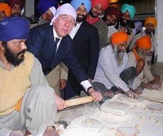 British Foreign Minister Jack Straw makes chapatis at the langar hall of Golden Temple during his visit