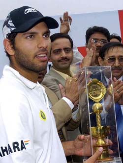 Yuvraj Singh receives the Man of the Match award in Lucknow on Thursday