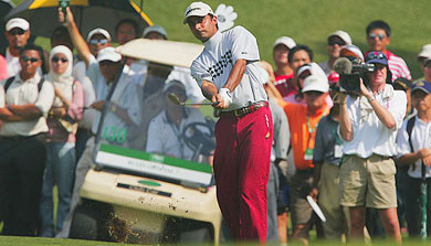 Jyoti Randhawa chips the ball during the final round of the Carlsberg Malaysian Open at the Saujana Golf and Country Club in Kuala Lumpur
