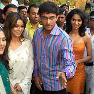 Indian captain Sourav Ganguly and Bollywood actresses Mahima Chowdhury and Mallika Sherawat 