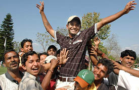 Local golfer Harinder Gupta is lifted by caddies as he wins the Rs 10 lakh Hero Golf Chandigarh Open title at the Chandigarh Golf Club