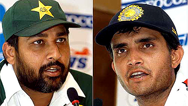 Pakistan skipper Inzamam-ul Haq and his Indian counterpart Sourav Ganguly address a Press conference in Bangalore on Wednesday