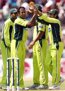 Pakistan�s Rana Naved-ul-Hasan celebrates with team-mates after the dismissal of India�s Rahul Dravid during the third one-day match in Jamshedpur 