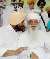 PPCC president HS Hanspal and other party leaders at the Congress rally in Talwandi Sabo on Thursday.