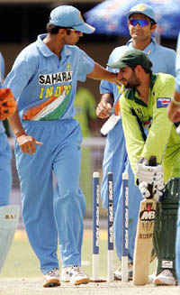 Rahul Dravid pats Shahid Afridi after his dismissal as Anil Kumble looks on during the fifth one-day international 