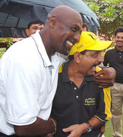 Veteran cricketers Sir Vivian Richards and Gundappa Vishwanath share a light moment at an event organised by a noted liquor company in Gurgaon on Saturday
