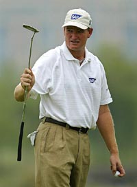 Ernie Els acknowledges the crowd during the second round of the BMW Asian Open in Shanghai on Friday