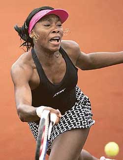 Venus Williams of the USA hits a forehand to Anna Chakvetadze of Russia during their quarterfinal match at the Istanbul Cup on Thursday. Williams won 6-2, 6-1