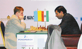 Indian Grandmaster Viswanathan Anand plays against Ruslan Ponomariov in the eighth round of the M-Tel Masters Chess Tournament in Sofia, Bulgaria, on Friday