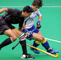 Bevan Hari of New Zealand fights for the ball with Hyung Bae Han of South Korea during their match in the 14th Sultan Azlan Shah Cup in Kuala Lumpur on Thursday