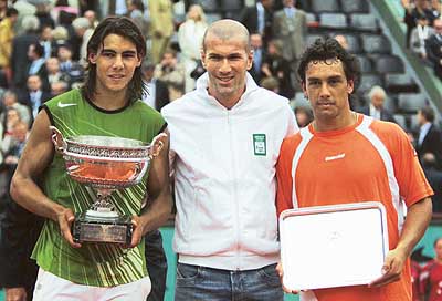 French Open champion Rafael Nadal of Spain and runner-up Mariano Puerta of Argentina with French soccer star Zinedine Zidane after the men�s singles final at Roland Garros on Sunday
