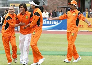 Bollywood star Shah Rukh Khan (second left) with team-mates during a celebrity cricket match in Amsterdam, the Netherlands, on Friday. Hrithik Roshan XI defeated Shah Rukh Khan XI by 30 runs. Actor Aftab Shivdasani was declared the man of the match.