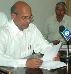 Hisar Commissioner and Acting GJU Vice-Chancellor R.R. Fuliya