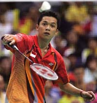 Indonesia�s Taufik Hidayat returns a shot to China�s Chen Hong during their men�s singles final at the Singapore Open badminton championship on Sunday