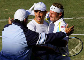 Argentina�s David Nalbandian and his partner Mariano Puerta celebrate with team captain Alberto Mancini after winning their doubles match against Australia�s Lleyton Hewitt and Wayne Arthurs